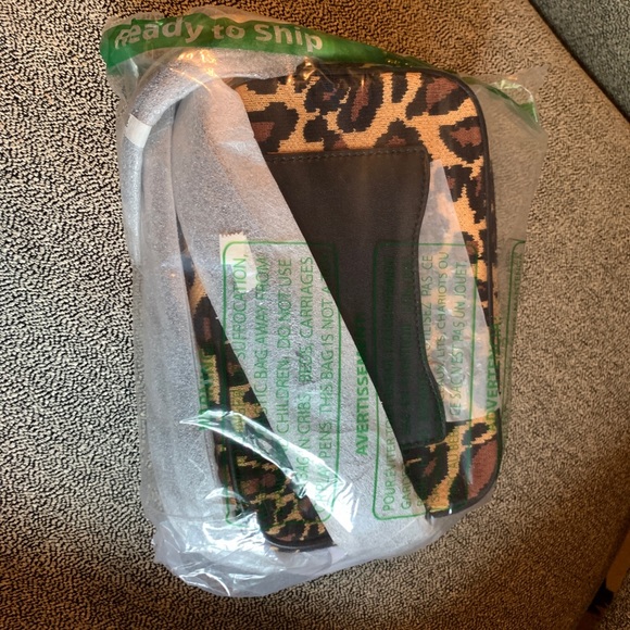 🆕 NIB Marc Jacobs Softshot 21 Leopard camera bag - Picture 4 of 11